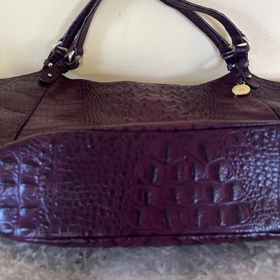 BOLSO DE HOMBRO DE CUERO BRAHMIN MARIANNA Grande Color Vino Repujado Foto 4 de 4