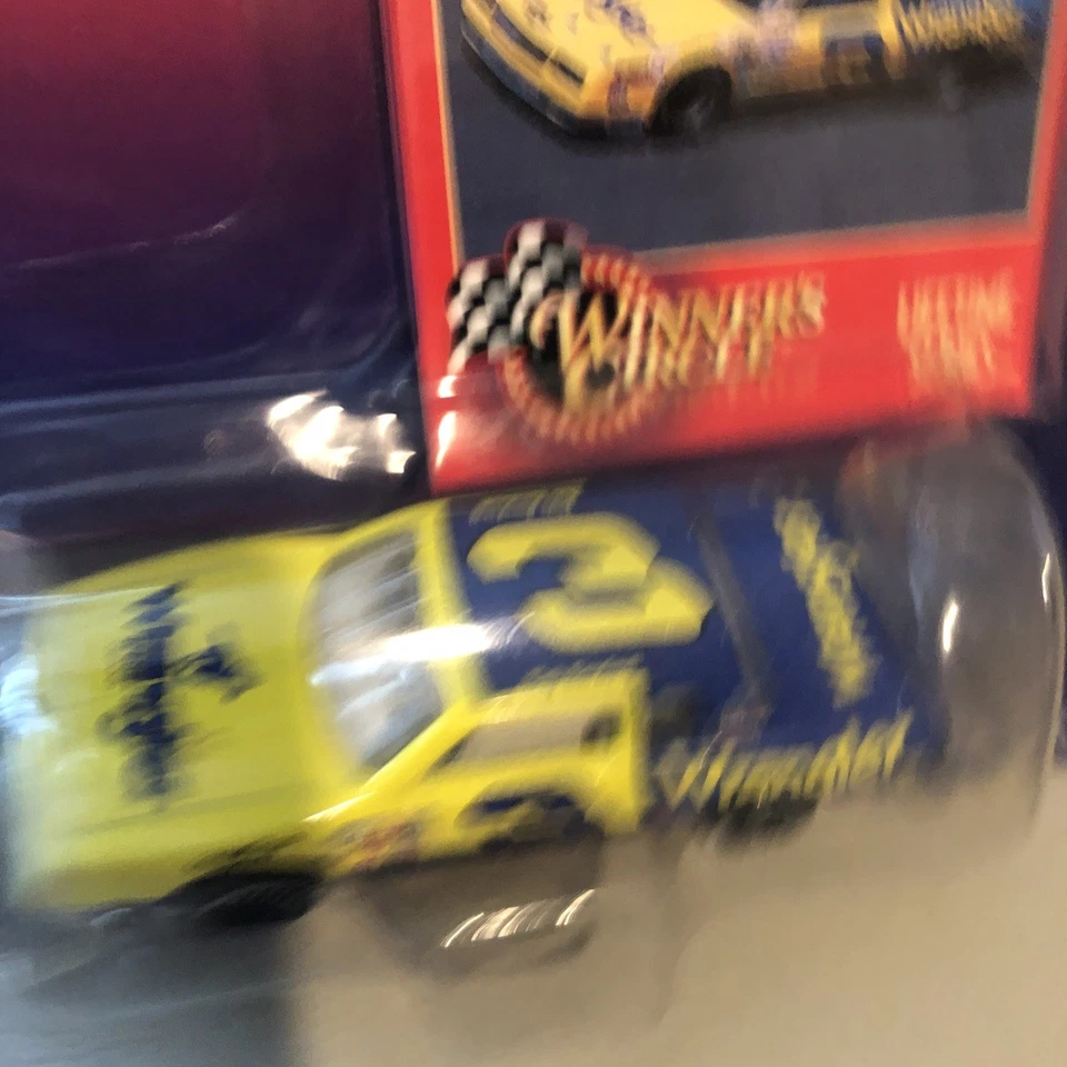 Winners Circle 1998 Dale Earnhardt #3 Wrangler 1985 Monte Carlo 50 aniversario Foto 2 de 4