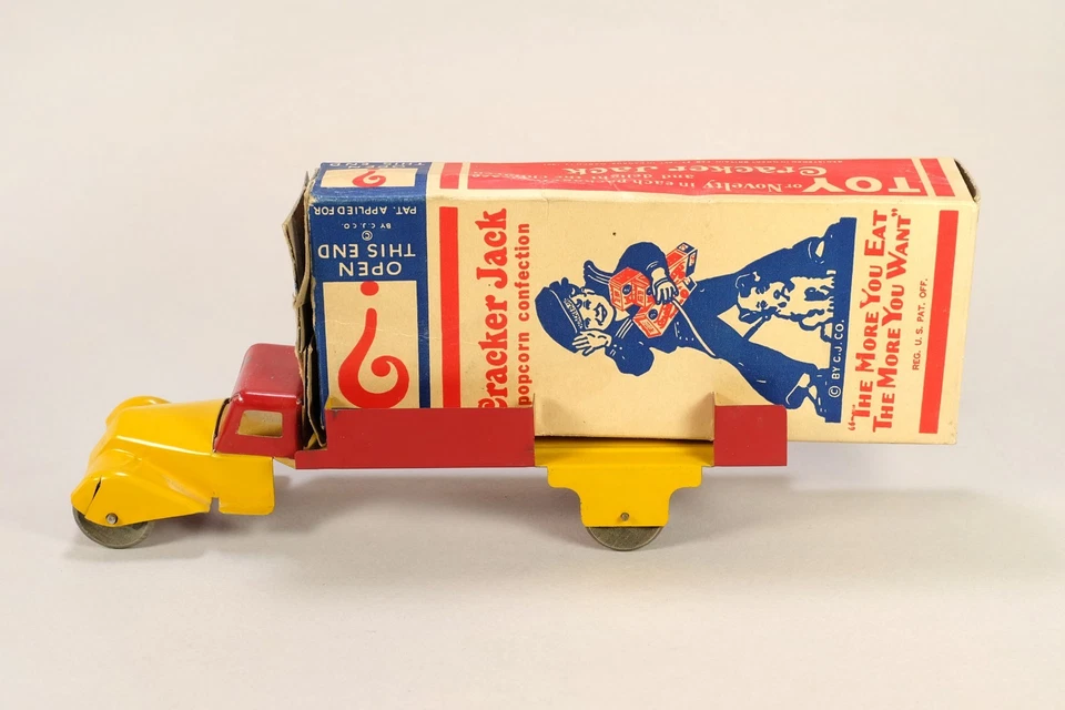 Caja de palomitas de maíz Cracker Jack de la década de 1930 rara y exhibición de mostrador de camión de juguete Wyandotte Foto 3 de 4
