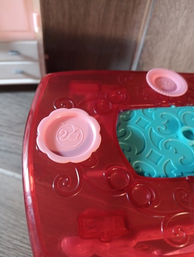 Barbie Mattel Dreamhouse 2013 Mesa de comedor de cocina rosa con platos - Imagen 4 de 11