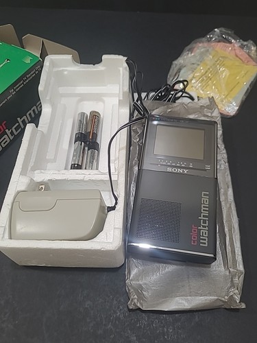 Vintage Sony Color Watchman FDL-310 Portable LCD Television (POWERS ON AS-IS) - Picture 5 of 6