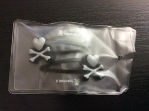 Brand-new-set-of-tokidoki-heart-and-crossbones-black-hair-clips