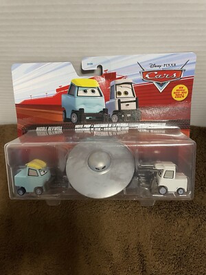 Disney Pixar Cars 2-Pack NICOLE REVWELL & JESSIE WHEELIN UFO MOVIE
