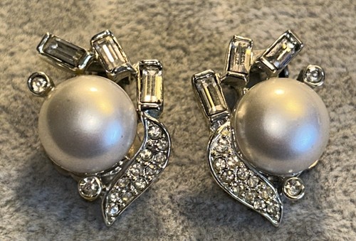 Splendidi orecchini vintage Kramer grandi perle finte strass clip firmati - Foto 6 di 7