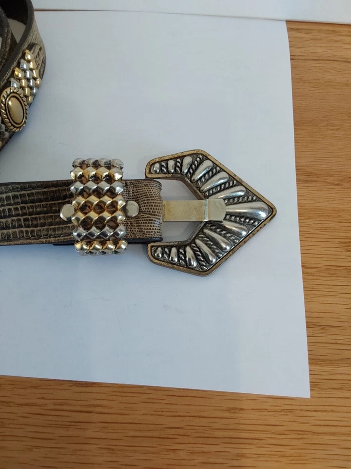 Cinturón Mujer Cuero Tostado/Marrón Oro y Plata Diseño Diamante Oro y Plata Conchos Foto 4 de 4