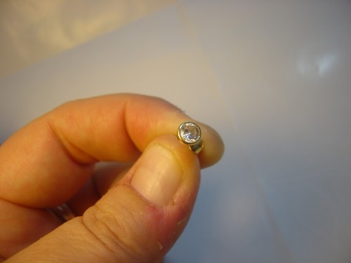 Vintage 18ct Yellow Gold Earring - Lovely Sparkling Stone, Quality Cleaned - Picture 6 of 9