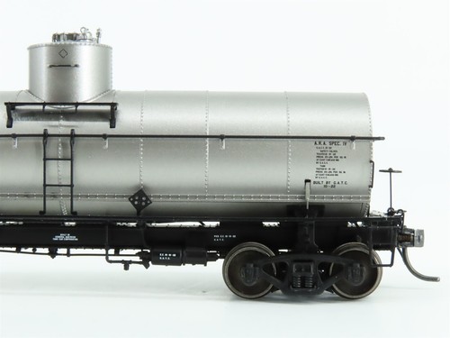 HO Scale Tangent #19124-02 NTCX Leasing 1917 Single Dome Tank Car #2177 - Picture 3 of 11