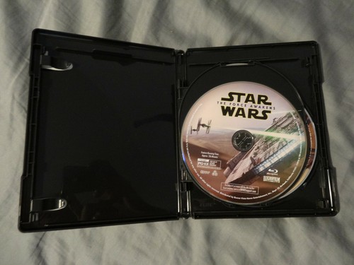 Star Wars – the force awakens. Blu-ray, DVD, 3 Disc Set. Excellent Condition. - Picture 3 of 4