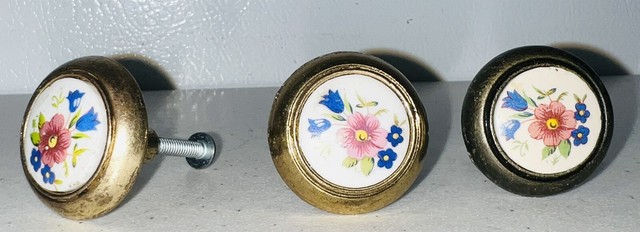 Set Of 3 Vintage Pink Rose Porcelain Floral Drawer Pull/Cabinet Knobs Set Of 3 Vintage Pink Rose Porcelain Floral Drawer Pull/Cabinet Knobs
