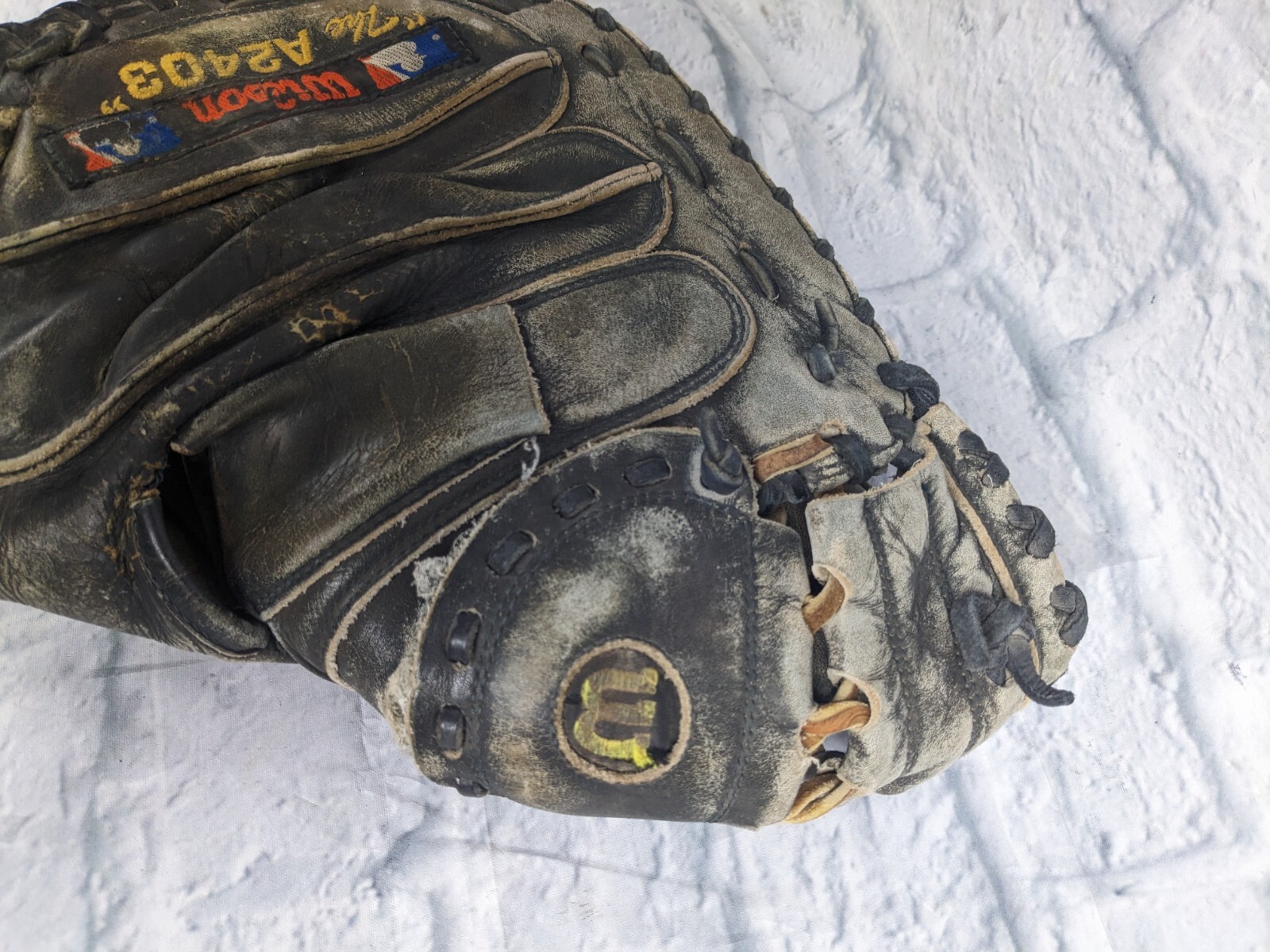 Wilson A2403 RHT Catcher's Mitt Glove ProModel Proback for repair