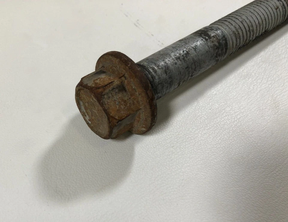 БОЛТ ПОДВЕСКИ ЗАДНЕЙ скобы листовой пружины 1999-2007 FORD F250 F350 Super Duty C - Изображение 3 из 4