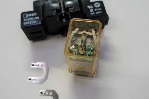 Bobina de relé IDEC RH2B-UL 120VAC y zócalo de relé SH2B-05 - Imagen 3 de 3