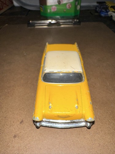 Hot Wheels Custom Classics 1957 Chevrolet Bel-Air Fresh Paint Series 2006 Yellow - Picture 3 of 7