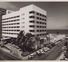  1950 Sans Souci Hotel Miami Beach Architecture Cars -  Original Press Photo
