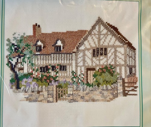 Needlepoise Mary Arden’s House DD215X 18 Count Cross Stitch Kit 14 x 12 cm - Picture 2 of 4