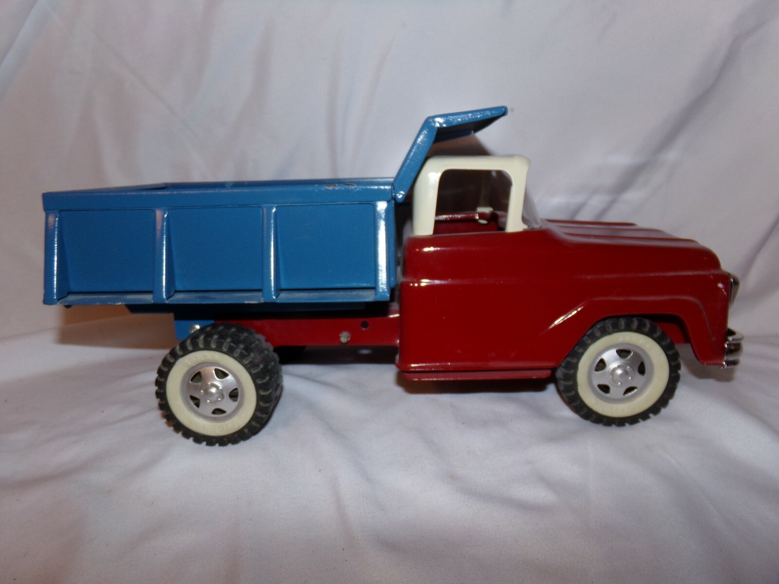 Vintage década de 1950 años 60 Chapa De Acero Tonka Rojo blancoo y Azul camión Restaurado Vintage década de 1950 años 60 Chapa De Acero Tonka Rojo blancoo y Azul camión Restaurado