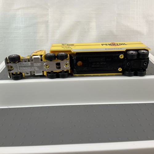 Matchbox Transporter Autographed #30 Michael Waltrip Kenworth Aerodyne Die Cast - Picture 5 of 6
