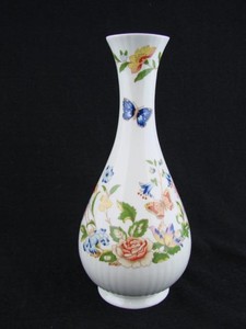Beautiful Aynsley China Cottage Garden Vase Bud Posy Speciman