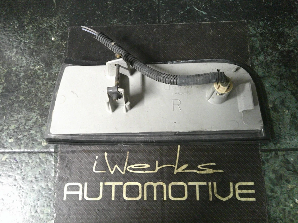 88-91 OEM Oldsmobile Cutlass Supreme conjunto de lámpara de luz de esquina delantera derecha R DV Foto 2 de 4