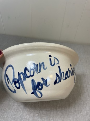 Vtg Stoneware Heavy Popcorn Large Pottery Bowl THAT'S ALL FOLKS spongeware 1980s - Picture 3 of 4