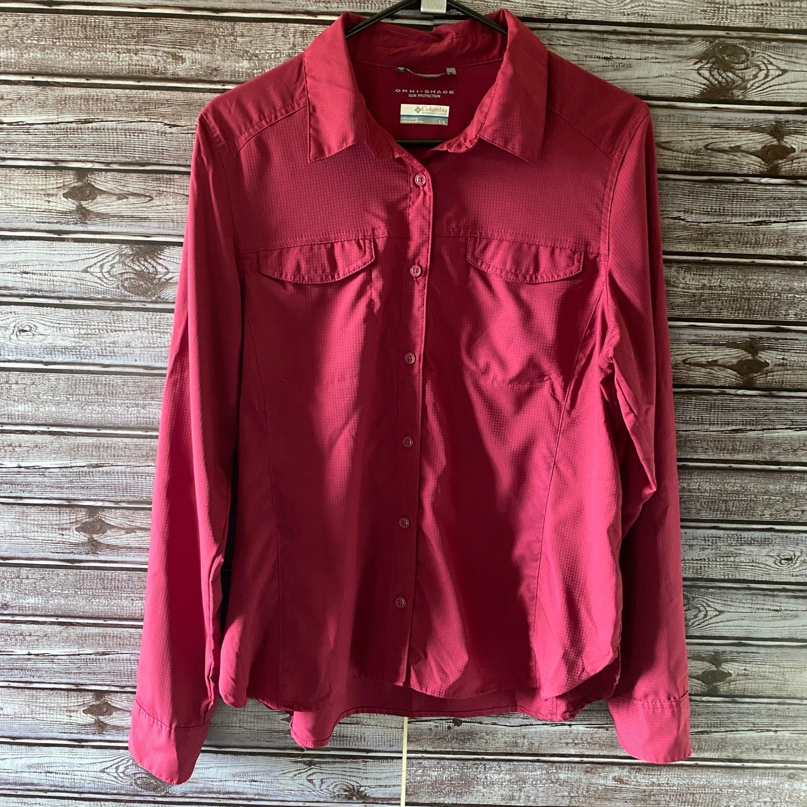 Columbia Women's Long-Sleeved Button-Down Top Size L Omni-Shade Vented Logo
