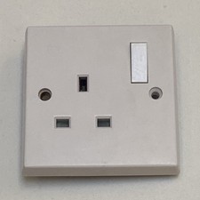 Produktbild - Delta M1079Y Vintage zweipolige 13 AMP 250 V AC nur einfach geschaltete Steckdose