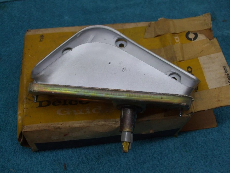 Pontiac GTO 1968 LeMans Tempest NOS lámpara de estacionamiento delantera derecha T/S montaje completo Foto 2 de 4