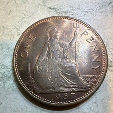 England One Penny Bronze Coin 1967 Queen Elizabeth II 
