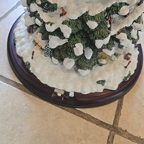 2004 Bradford Exchange Thomas Kinkade "Village Christmas" Illuminated Tree - Picture 13 of 18