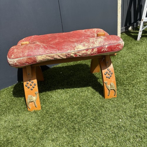Vintage Egyptian Design Camel Saddle Foot Stool Leather Cushion Brass Plates - Afbeelding 10 van 22