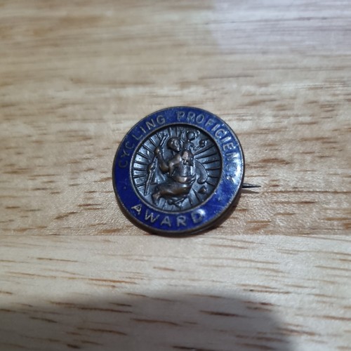 Vintage St Christopher Cycling Proficiency Award Round Enamel Pin Badge - Picture 3 of 14