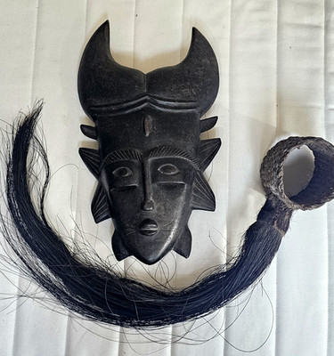 Afrikanische Elfenbeinküste Jimini Maske Holzschnitzerei + Armband