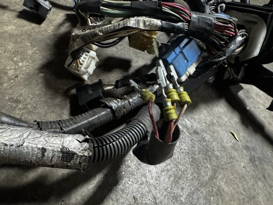 Arnés de cableado principal bahía de motor Lexus Is300 2002-2005 OEM Foto 2 de 4