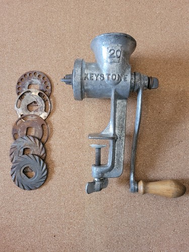 Vintage Keystone No. 20 Table Mount Hand Crank Meat Grinder includes 5 blades?