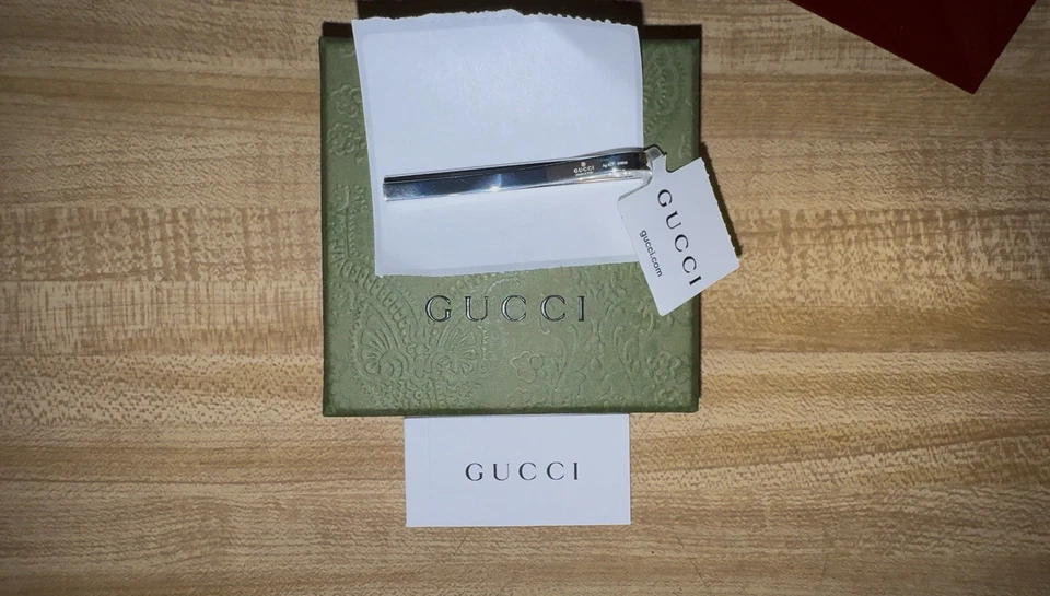 Barra de corbata Gucci de plata de ley 925 de 2,3 pulgadas diagonal entrelazada G Foto 2 de 4