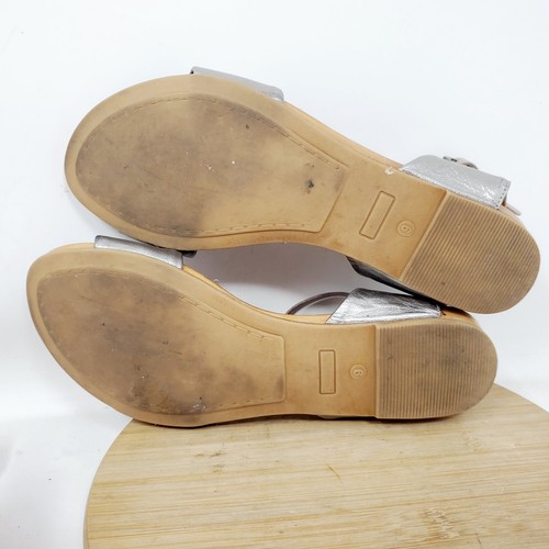 Miz Mooz Sandals Womens 9 Alanis Silver Leather Ankle Strap Flat Shoes - 第 13/15 張圖片