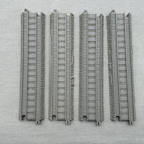 Lotto 11 pezzi binari Thomas Train Trackmaster sistema ferroviario set rialzo rettilinei + - Foto 2 di 7