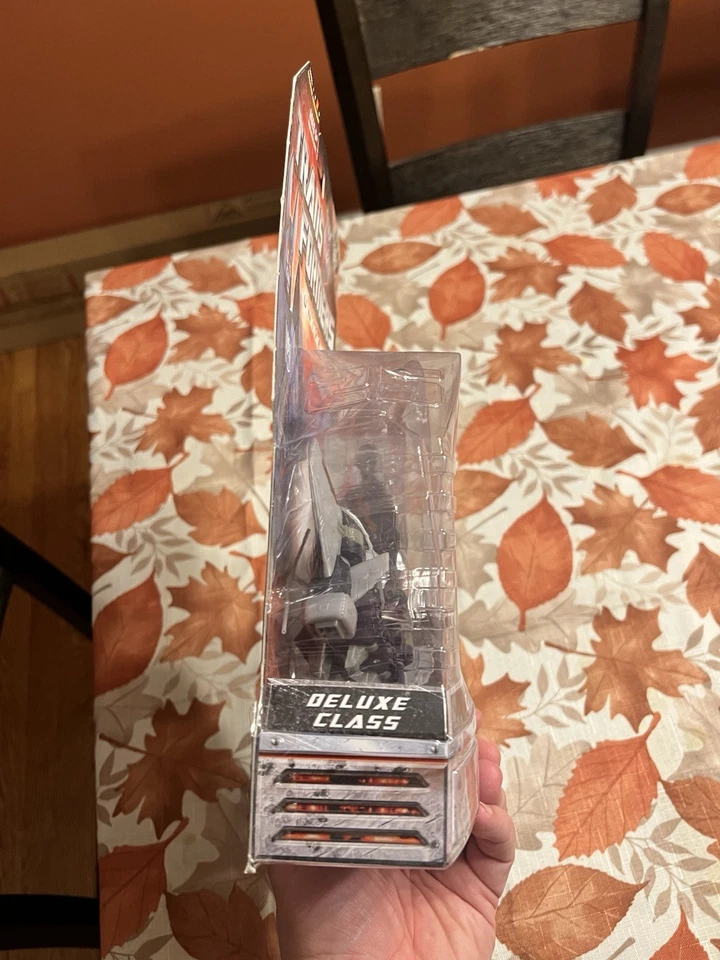 Hasbro Transformers Universe Deluxe Class Decepticon Cyclonus New Unopened - Image 4 of 4