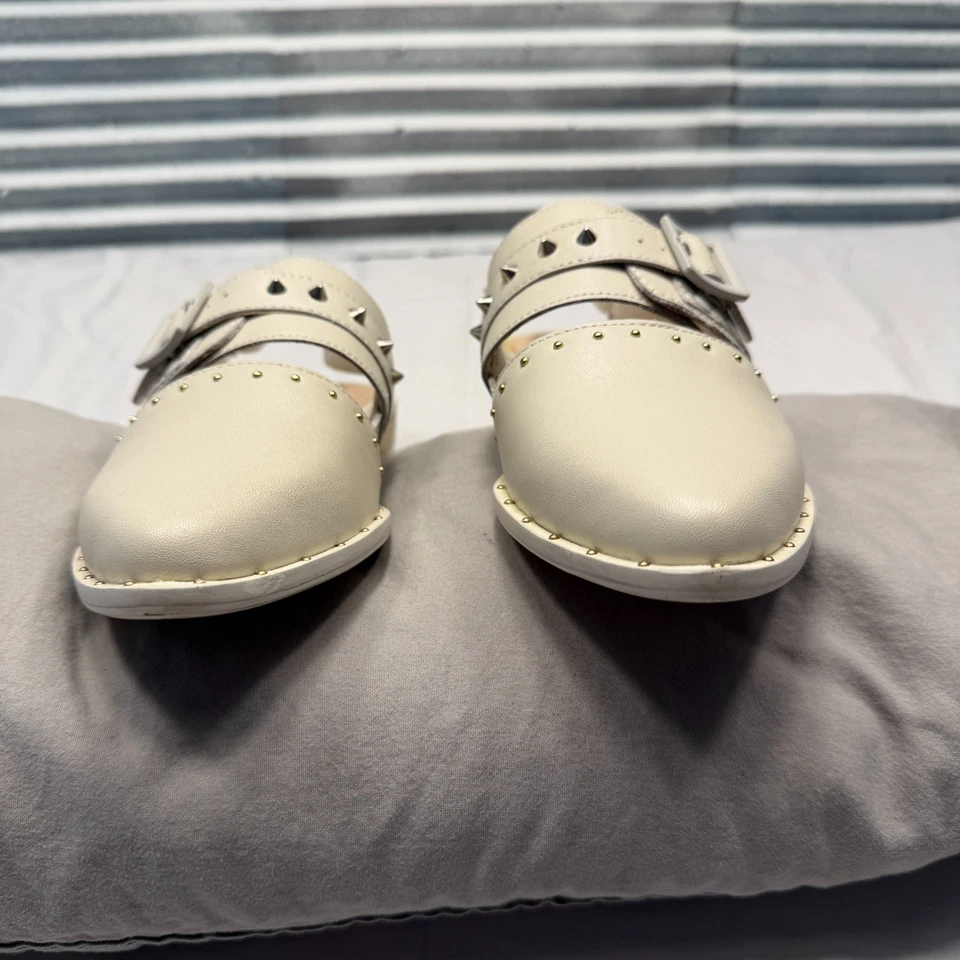 Mocasín de cuña Kelsi Dagger Alex marfil con tachuelas eslinga trasera deslizable talla 6,5 Foto 2 de 4