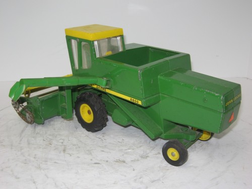 1/24 JOHN DEERE MODEL 6600 COMBINE gear drive metal reel and chain drove auger - Picture 2 of 6