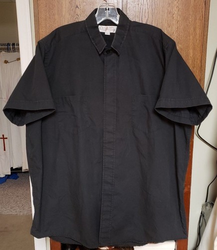 CHEMISE À COL TAB CLERGÉ MANCHES COURTES NOIRES TAILLE 17 CAMBRIDGE VÊTEMENTS SUR MESURE - Photo 6 sur 6