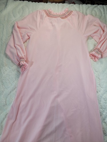 Smocked Housecoat Robe Pink Grandmacore Full Length Vtg Sz L Evening Sleepwear - Picture 10 of 11