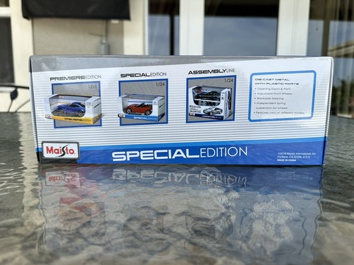 2017 Maisto Ford GT Silver 1/18 scale diecast with 2 Black Stripes. Sealed 31384 - Picture 11 of 14