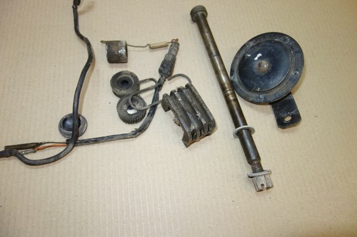 Suzuki GN 250 GN250 job lot axle horn rubber mounts brackets body frame - Picture 7 of 7
