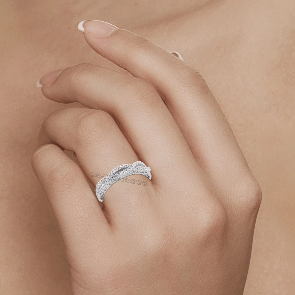 Alianza de boda infinita de diamantes simulados redondos de 0,60 quilates de plata 925 talla 6,5 Foto 3 de 4