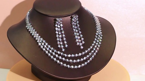 Bezaubernde weiße CZ große 3-lagige Verlobung Braut Halskette Ohrringe Schmuck Set - Video 1 von 1