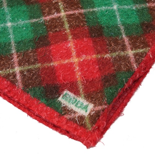 NWT RODA Textured Red and Green Plaid Check Print Pocket Square - Picture 2 of 3