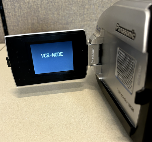 Panasonic VHSC EIS Palmcorder Camcorder PV-L354D 700x Zoom W/ Charger TESTED - Picture 2 of 13