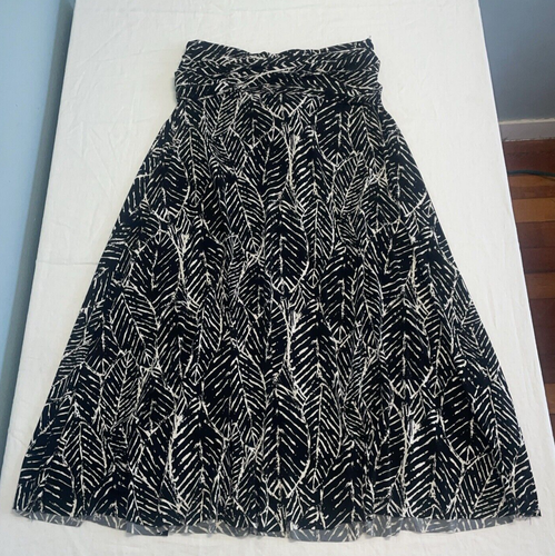 Maxi Falda Pantology Talla Grande Elástica y Envolvente Cintura Elastizada Negro Blanco Hojas - Imagen 8 de 20