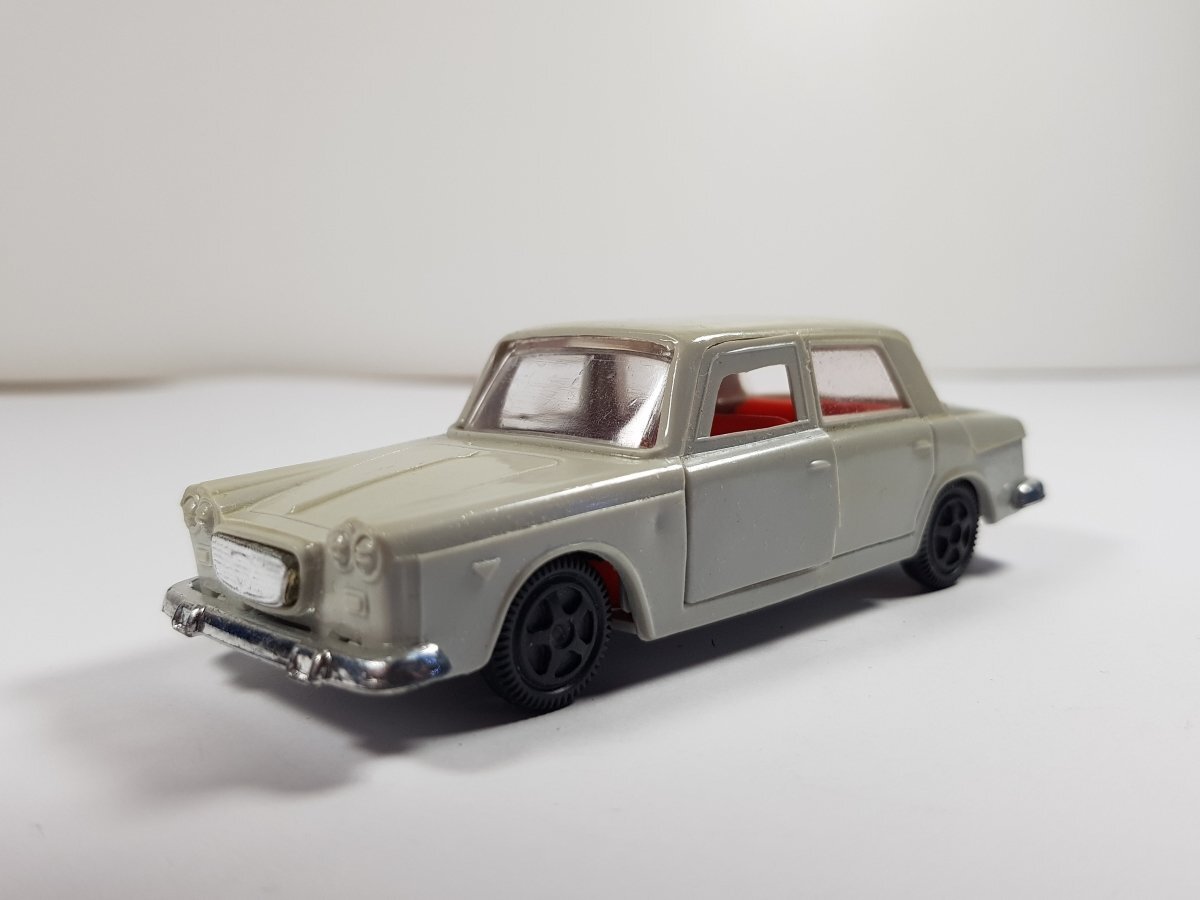 入園入学祝い Lancia Flavia Sedan 1 series USSR Copy Mebetoys 1/43 | eBay ミニカー